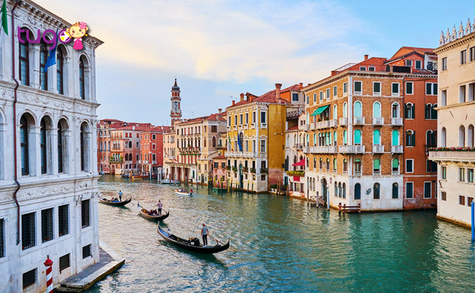 Đi thuyền ở Venice là cách tốt nhất để chiêm ngưỡng cảnh đẹp của thành phố này